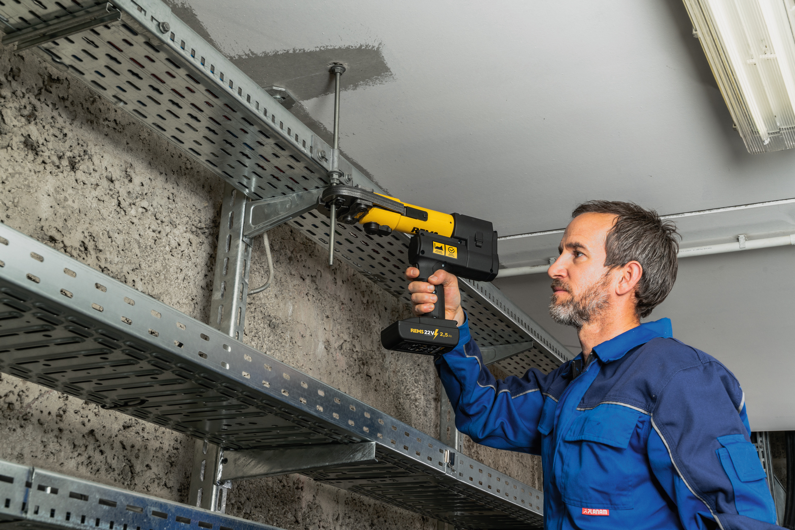 Akumulatorovy-lis-Akku-press-22-V-ACC-WHITE-Basic-pack