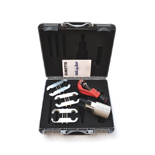 Kufor-s-adapterom-AdaptorPressKit